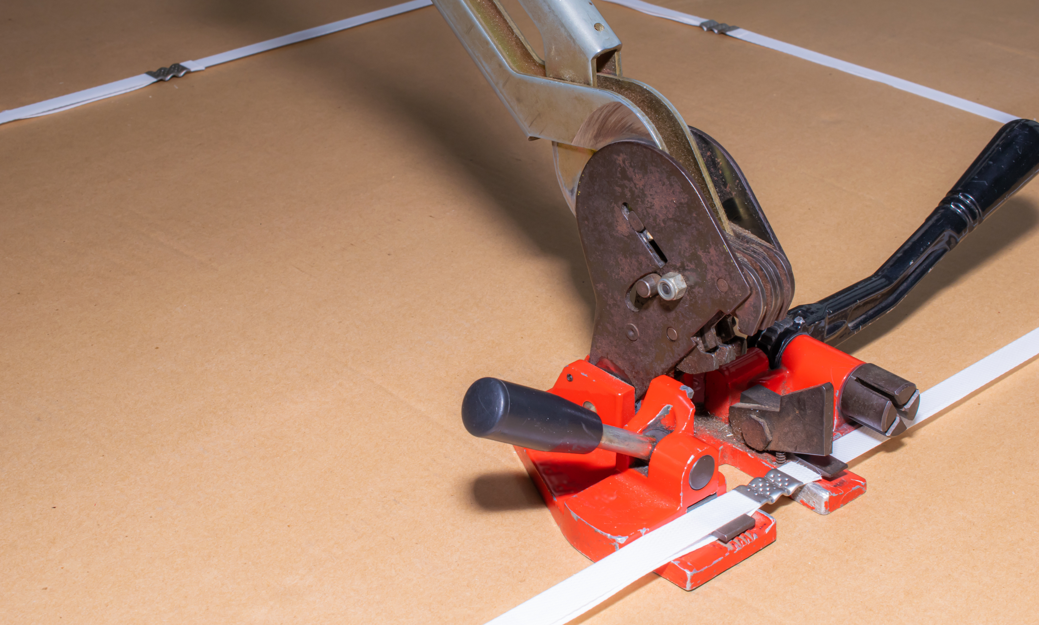 Poly and Metal Strapping by Poly and Metal Strapping