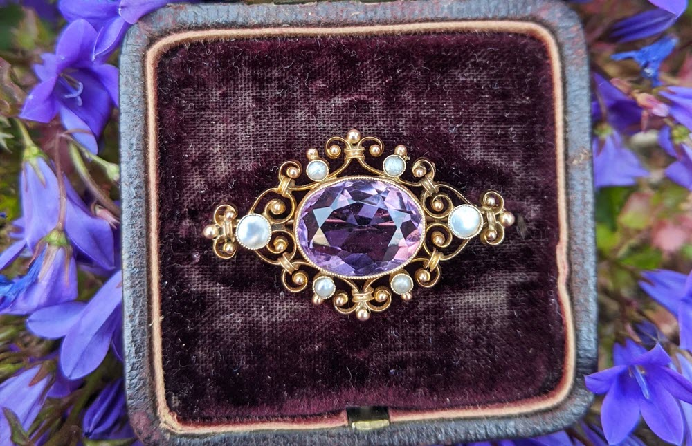 Vintage Jewelry & Accessories