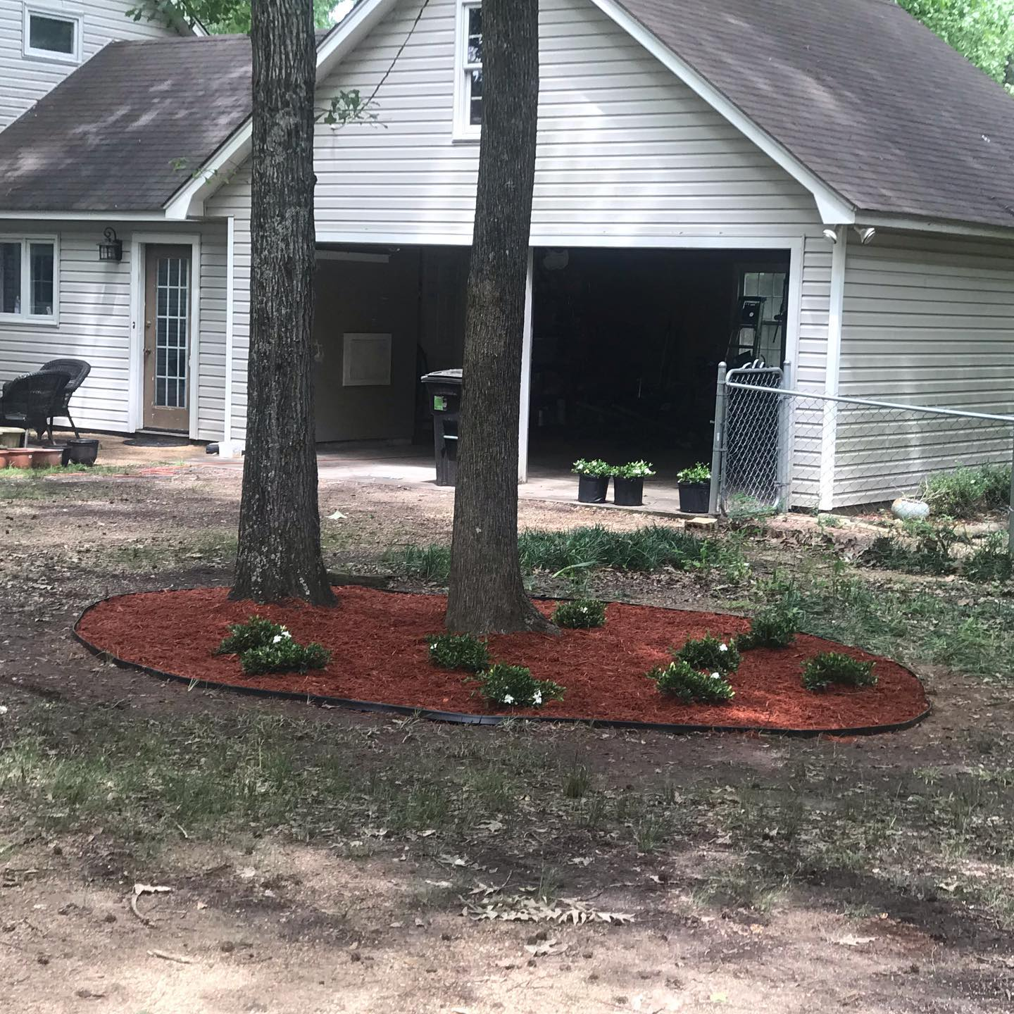  Mulching and Landscaping Bed Maintenance