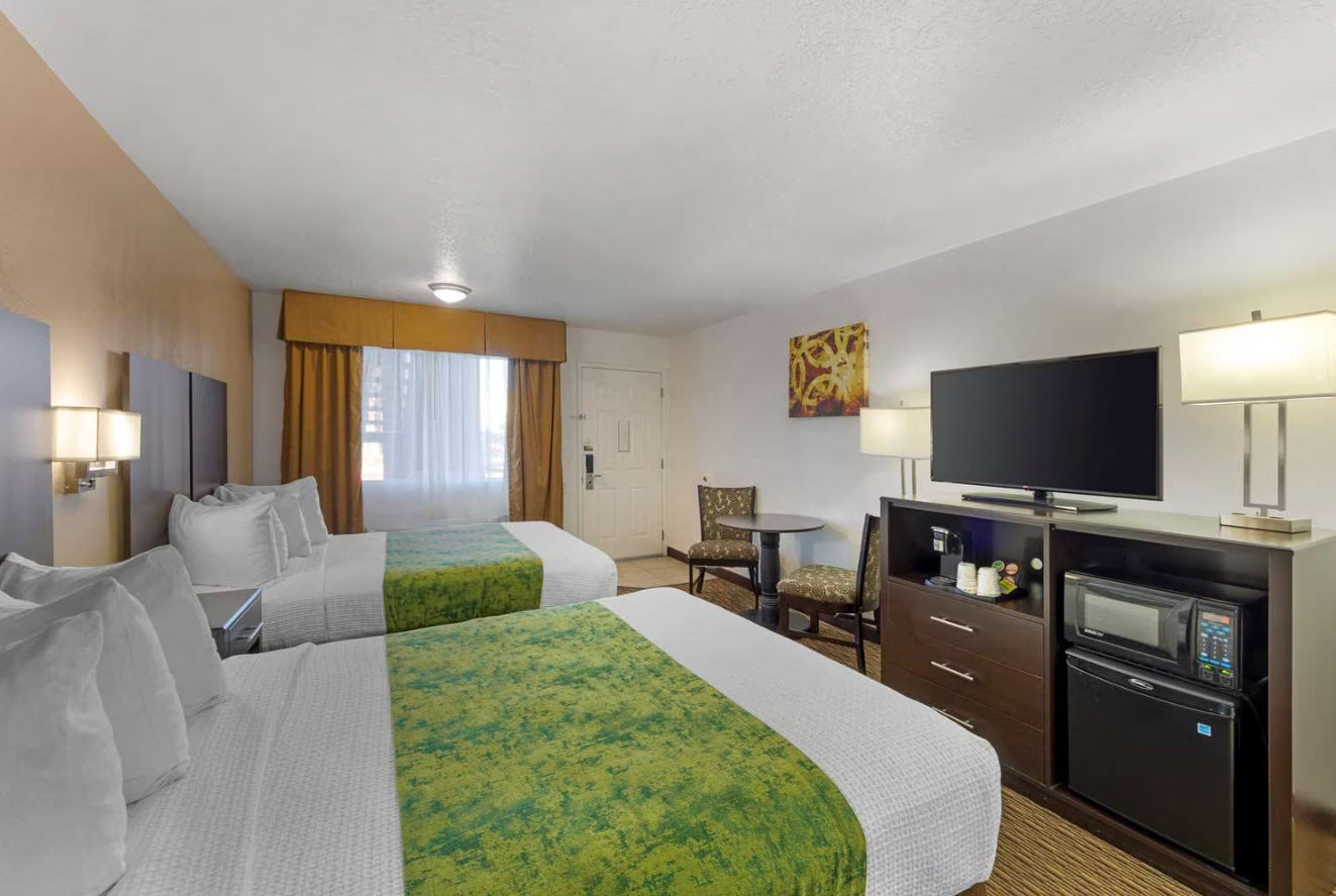 2 Queen Beds