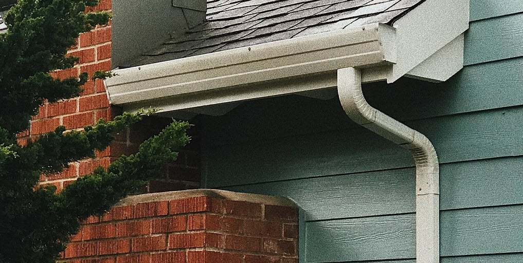 Seamless Gutters vs. Standard Gutters